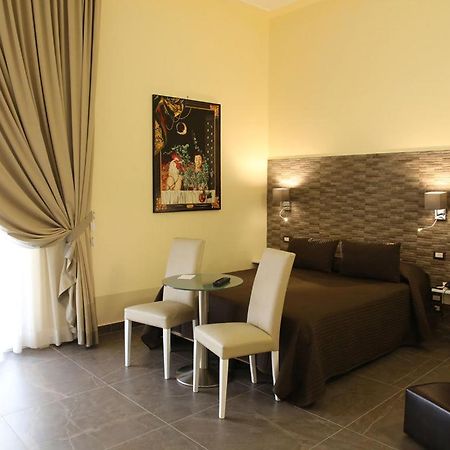 Boutique Hotel Piazza Carita 나폴리 외부 사진