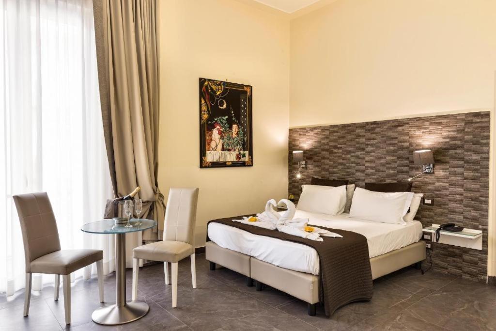 Boutique Hotel Piazza Carita 나폴리 외부 사진