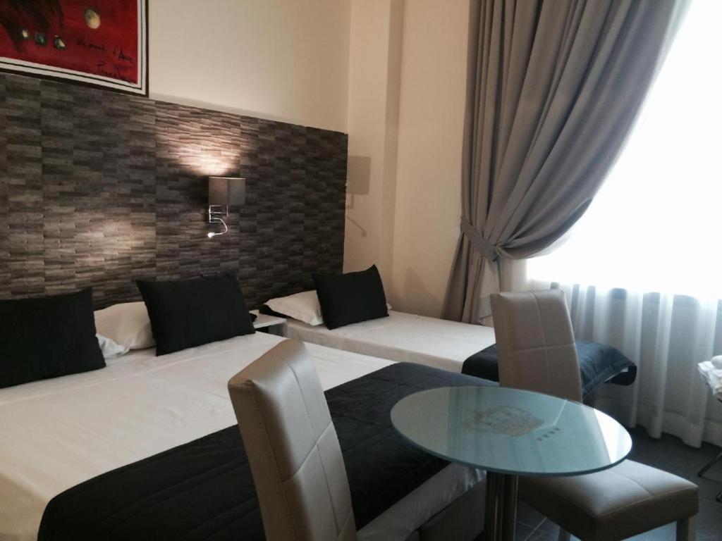 Boutique Hotel Piazza Carita 나폴리 외부 사진
