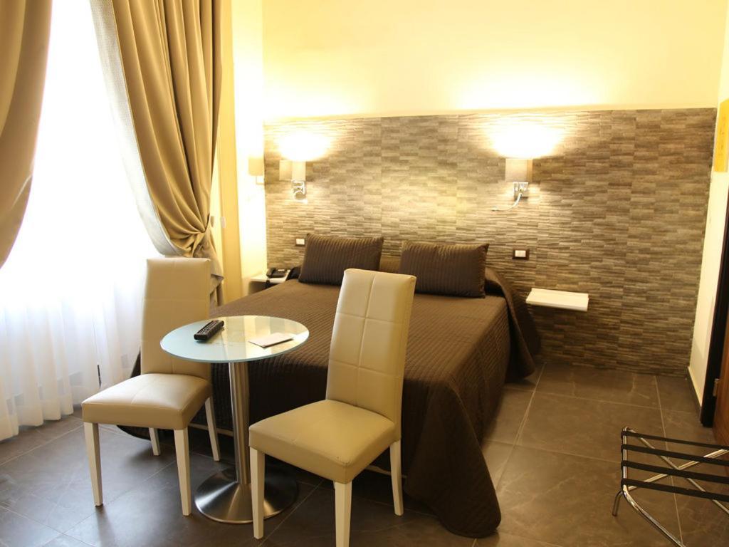 Boutique Hotel Piazza Carita 나폴리 외부 사진