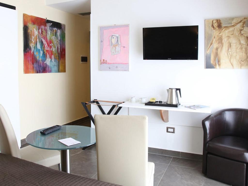 Boutique Hotel Piazza Carita 나폴리 외부 사진