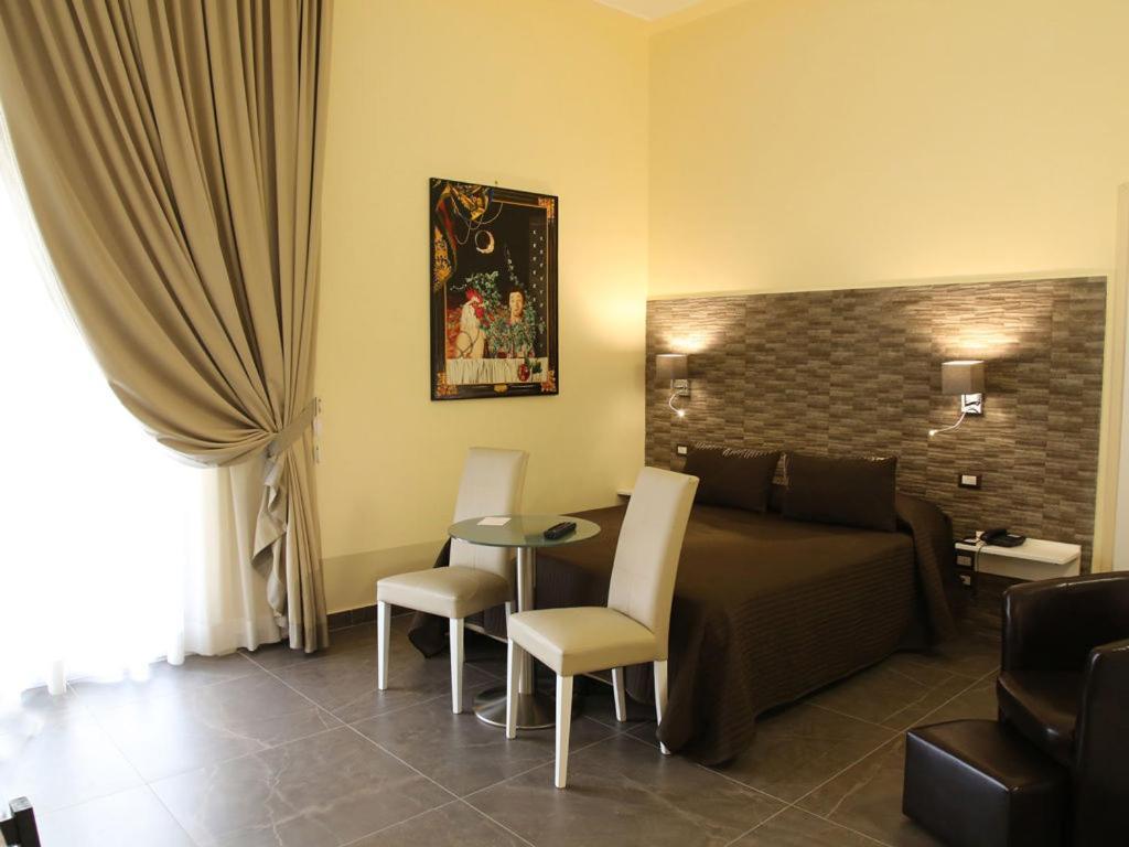 Boutique Hotel Piazza Carita 나폴리 외부 사진